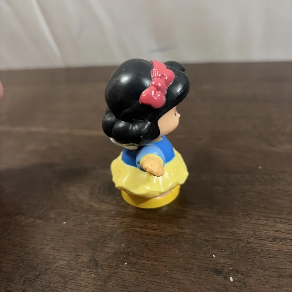 Fisher Price Little People Disney Princess Snow White W/ Pie Figure 2016 Mattel